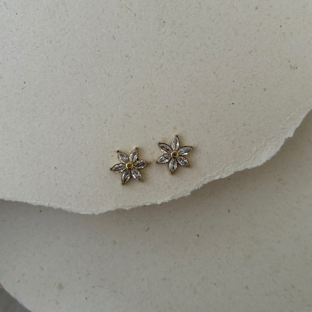 Daisy Studs (Ball Back)